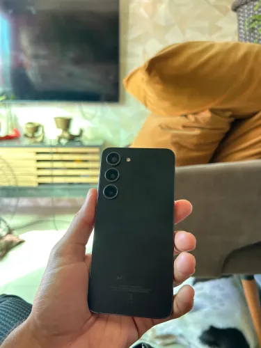 Galaxy S23 linha na tela