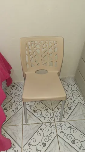 Cadeira de plástico c/ PE de alumínio