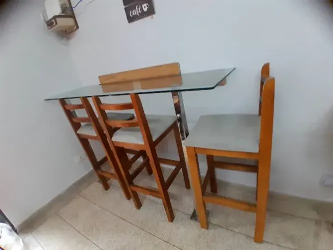bancada vidro temperado com banquetas 