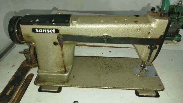 Máquina de costura reta 