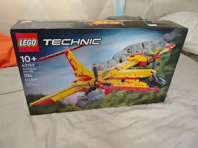 LEGO Technic 42152 Avião de Combate a Incêndios - Novo e Lacrado