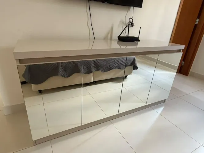 Buffet espelhado para sua sala 