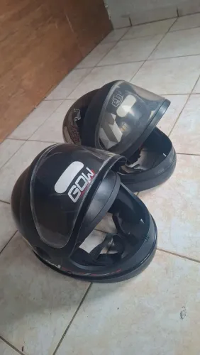 PRA VENDA 2 CAPACETES