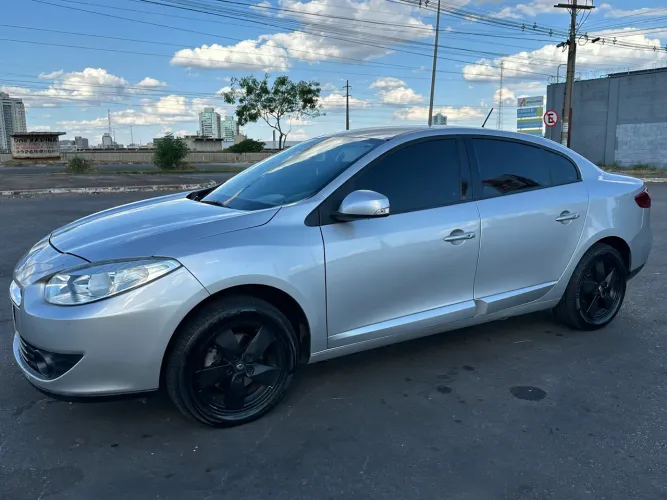 Renault Fluence Sed. Dynamique 2.0 16V Flex Aut. 2013