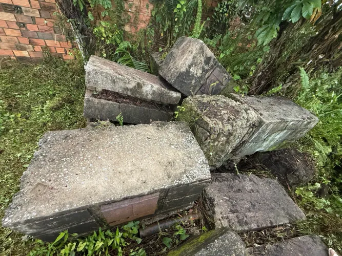 Lote de Estruturas Pré-Moldadas de Concreto | Vigas e Blocos
