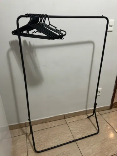 Arara de roupas, cabideiro