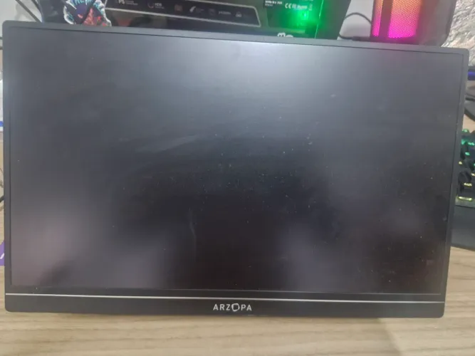 Monitor arzopa 15.6 1080p menos de 3 meses de uso