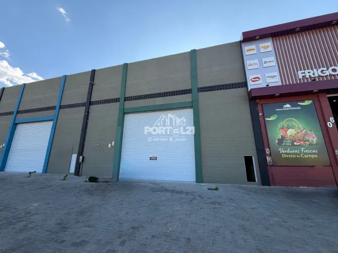Galpão comercial para aluguel na Avenida Mário Rodrigues Coelho, 420 m², doca para caminhõ