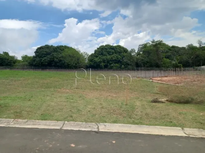 Terreno à Venda no Condomínio Ypê Dourado em Valinhos no bairro Chácaras São Bento.