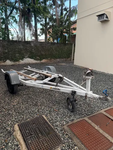 Carreta para Jetski Pirâmide Reboques -