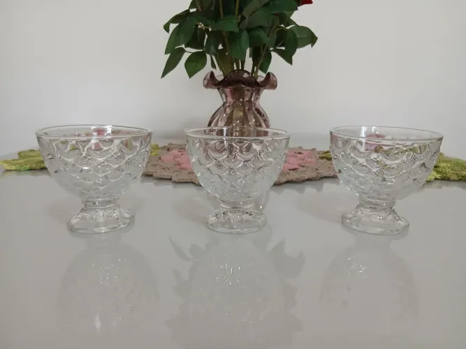 3 taças de sobremesa
