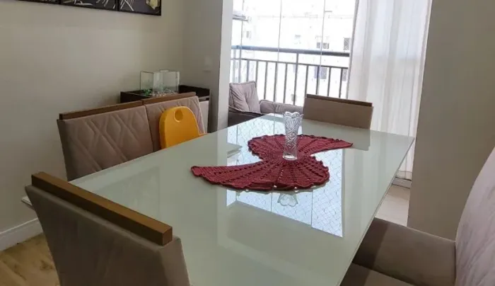 Mesa de jantar com 6 cadeiras