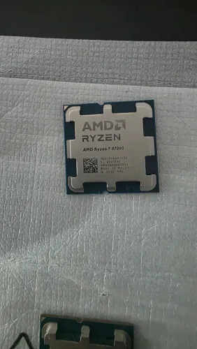 Amd ryzen 8700g novo.