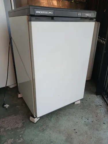 Frigobar Prosdôcimo 132 litros funcionando perfeitamente