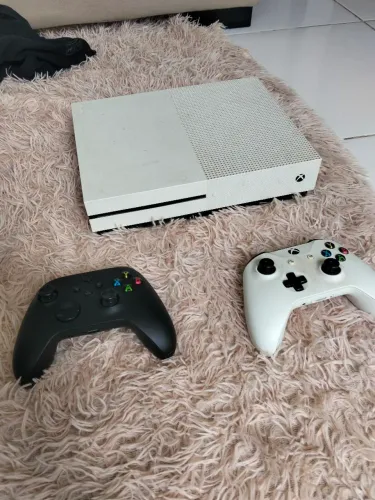 X box one com dois controles sem fio 