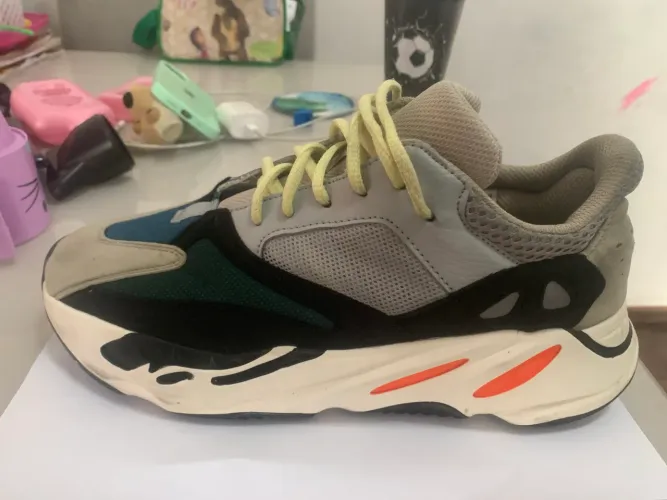 Tênis adidas 700 