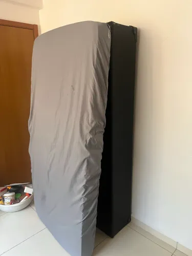 Cama e colchão solteiro