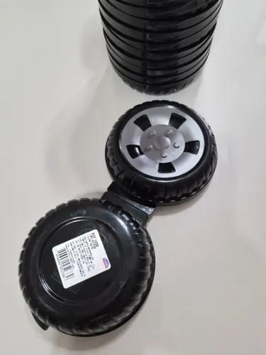 Kit com 23 potes em formato de rodas Plasutil