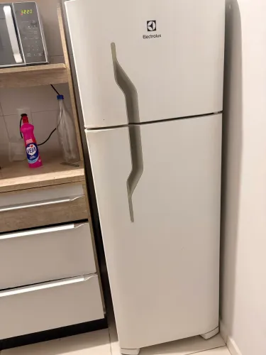 Geladeira eletrolux 260 litros