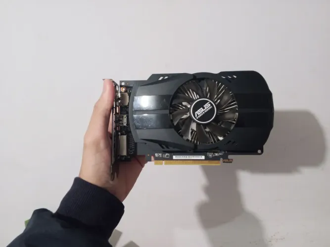 RX 550 4GB ASUS -Semi nova