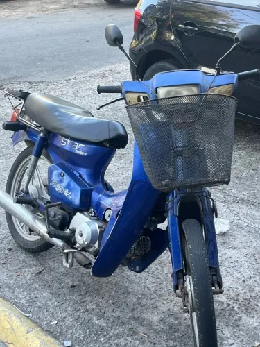 Vendo ou troco com uma volta moto Traxx 2011 Jl 50c 