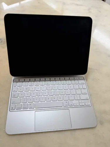 IPAD PRO M4 11 Pol 256GB WI-FI com Magic Keyboard completo com caixas, cabo e carregador