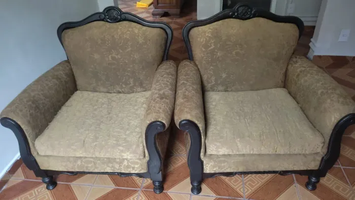 Vendo esse lindo conjunto de estofado Colonial