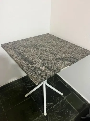 Vendo mesa de mármore usada