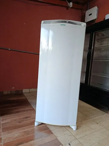 Freezer semi-novo * 