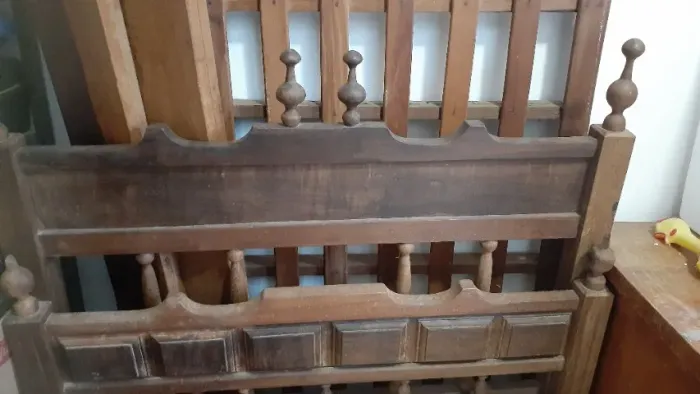 Cama solteiro antiga