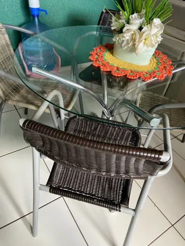Mesa completa de vidro redonda com 4 cadeira linda e reforçadas
