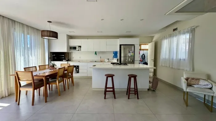 CASA INDIVIDUAL DE ESQUINA NO VILLA PAMPLONA | SUL DA ILHA