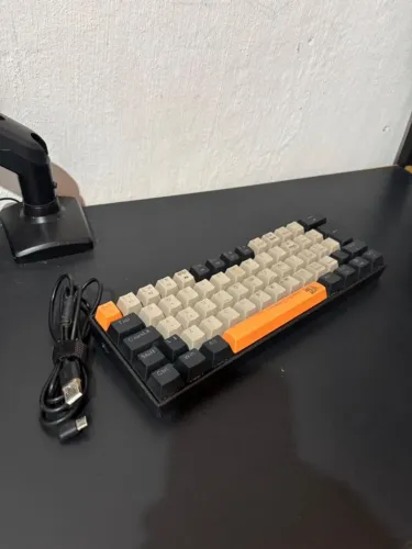 Teclado Red Dragon lakshmi sunrise gamer