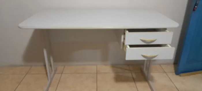 Mesa para estudar ou trabalhar
