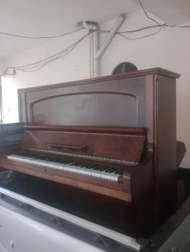 Piano cinematográfico tamanho original