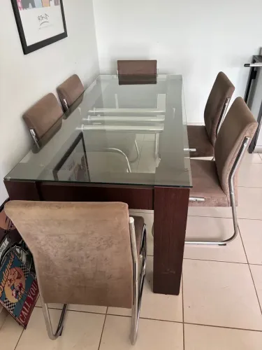 Mesa de vidro pra 6 lugares+ 6 cadeiras