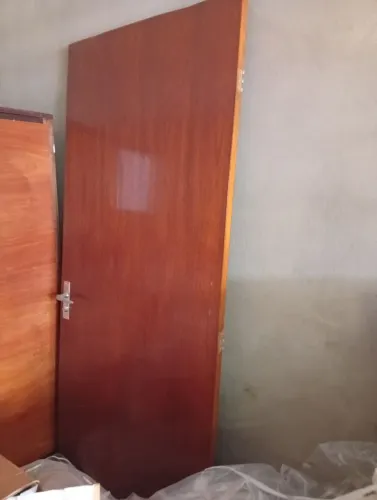 Porta envernizada e com chave 2,10x,82