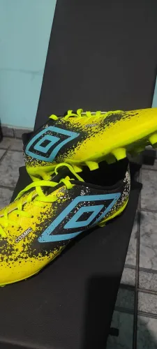 Chuteira umbro