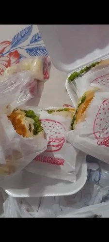 DISPONÍVEL TURNO DO DIA PRA CHAPEIRO / AUX DE COZINHA.