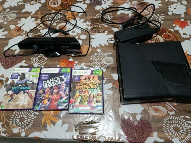 Xbox 360 Slim RGH + Servidor Online Stealth + HD 250GB (10+ Jogos) + Kinect