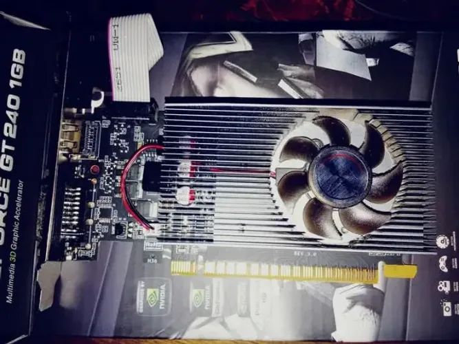 Placa de vídeo GT 240 1 GB 