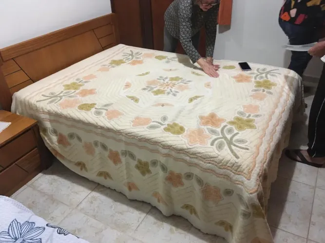 Cama de Cerejeira c/ Criado e Guarda Roupa Maciço Cerejeira