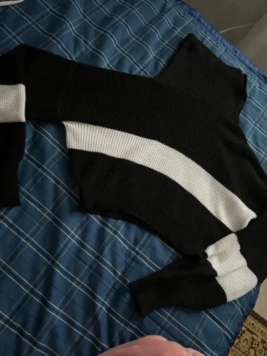 Blusão Cropped Preto Com Branco