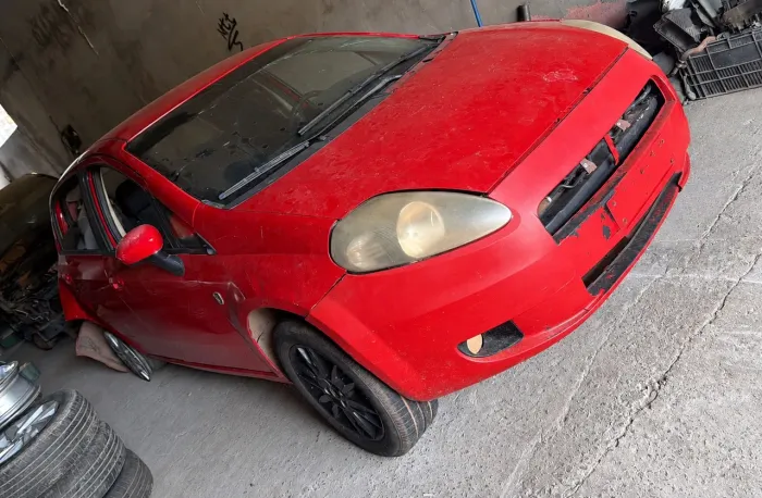 Fiat Punto Attractive 1.4 Fire Flex 8V 5P 2012