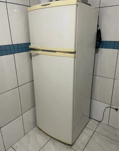 Vende-se geladeira funcionando perfeitamente