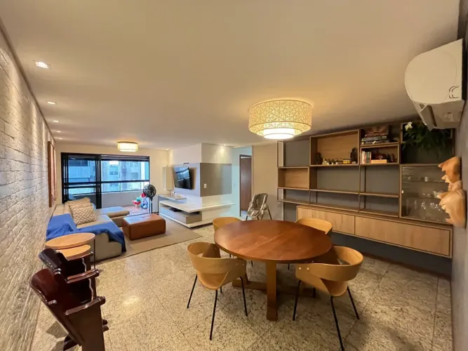 Vendo apartamento na ponta verde, 03 suítes, gabinete, 02 vagas, 145m2.