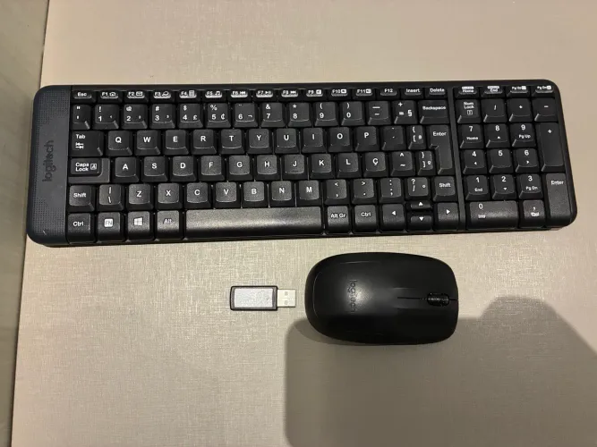 Teclado + Mouse sem fio Logitech MK220
