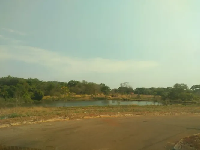 Fonte das Águas Lote 360 m² 18 m de frente e vista para o lago. Estudo pegar carro. Goiâni