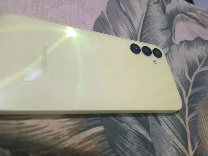 Vendo celular semi novo