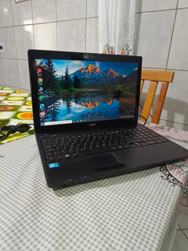 Notebook Acer i3 com 8gb memória, ssd, teclado ok, bateria ok, carregador original.